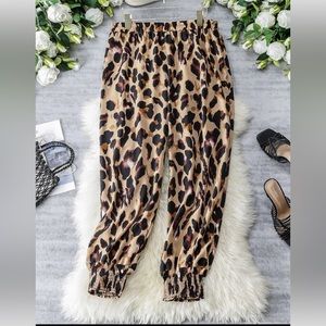 SHEIN Mulvari Plus Allover Print Shirred Hem Pants NWOT Never worn ✨ 🐆